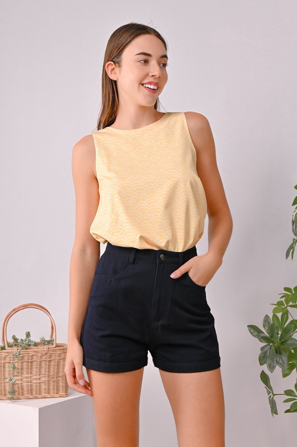 SHANIE SHORTS IN NAVY SHANIE SHORTS IN NAVY
