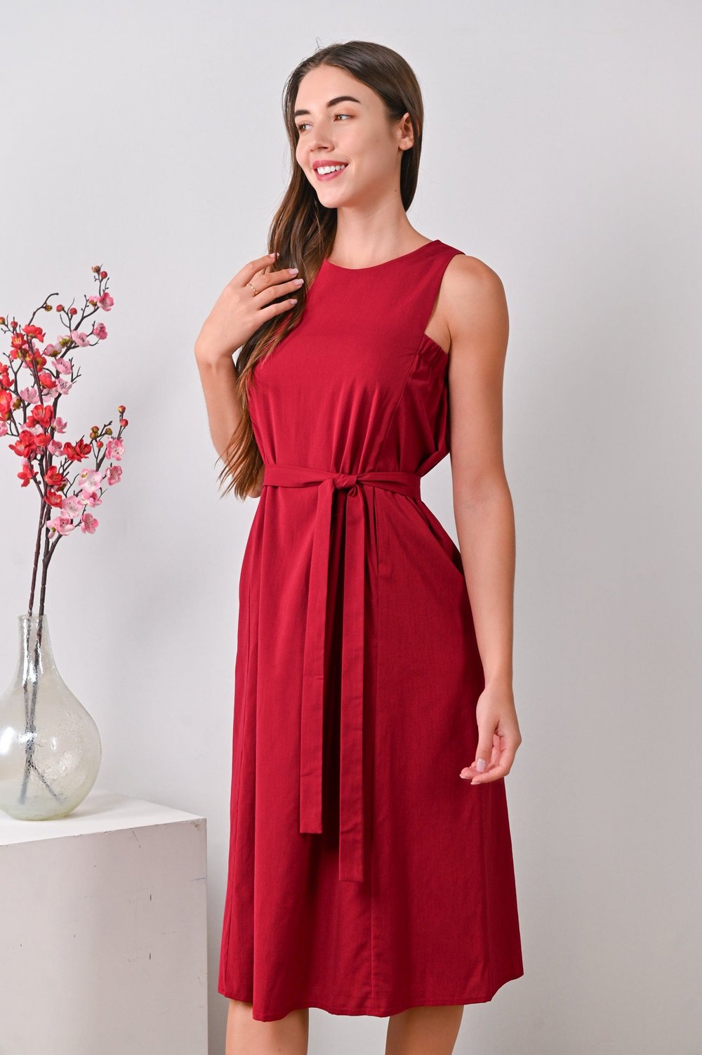 CASSIDY ELASTIC-SIDE DRESS IN RED