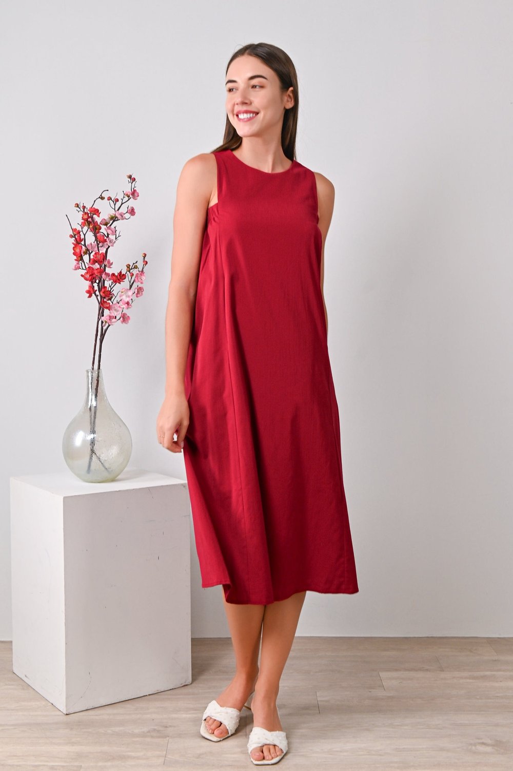 CASSIDY ELASTIC-SIDE DRESS IN RED