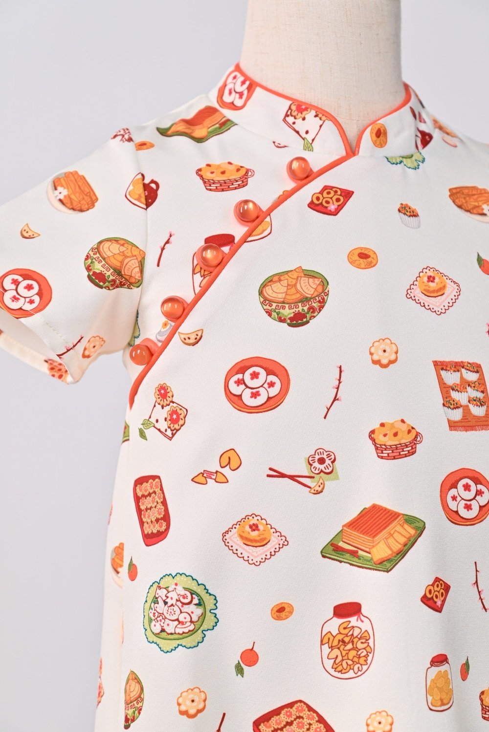 CNY SNACKS KIDS' CHEONGSAM IN CREAM CNY SNACKS KIDS' CHEONGSAM IN CREAM