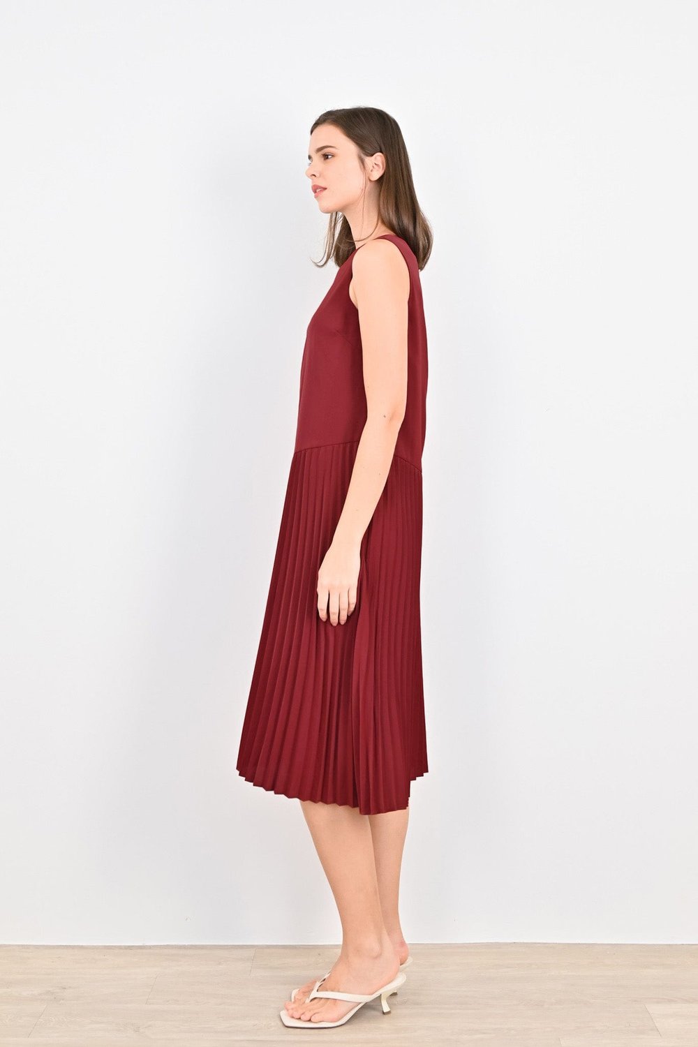 EDNA PLEAT DRESS IN RED