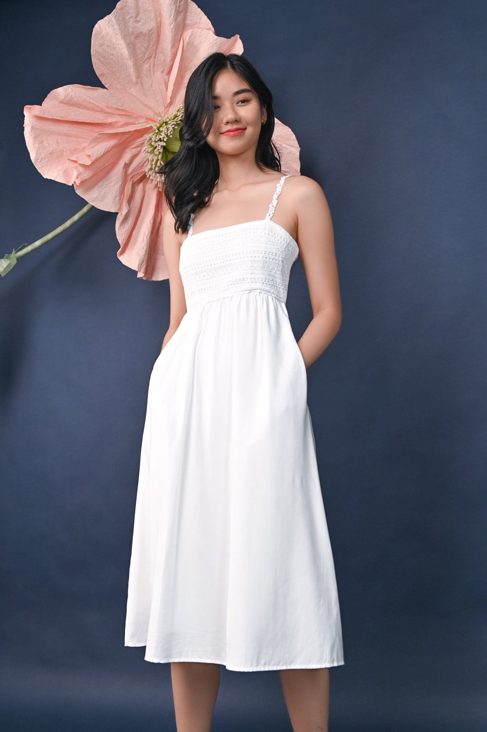 ERIELLE LACE DRESS IN WHITE