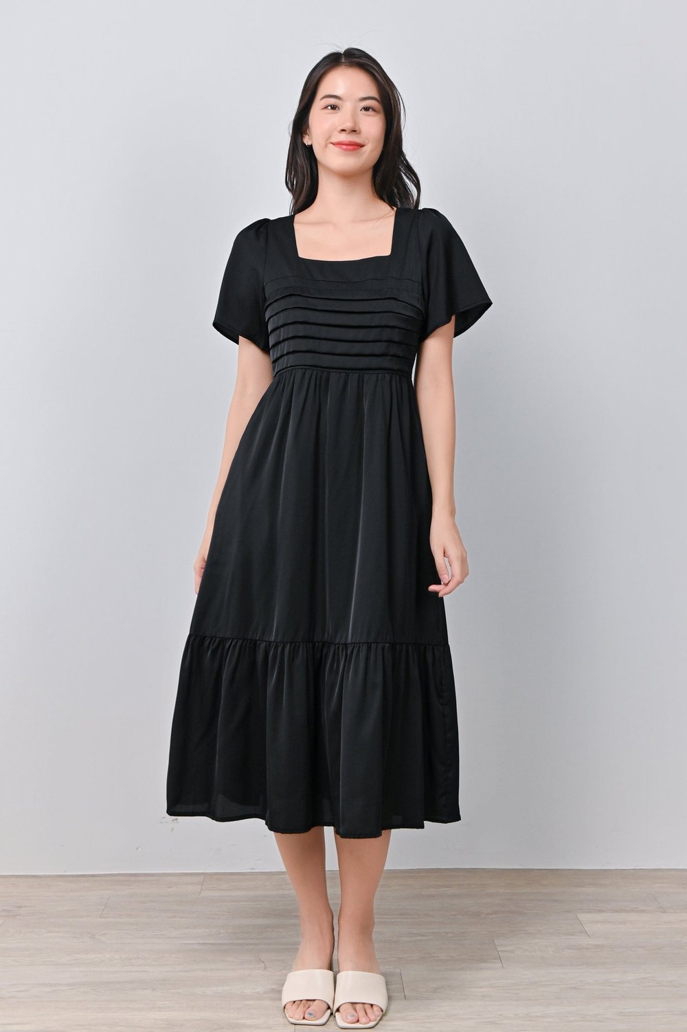 EUNBI PLEAT-DETAIL DRESS IN BLACK EUNBI PLEAT-DETAIL DRESS IN BLACK