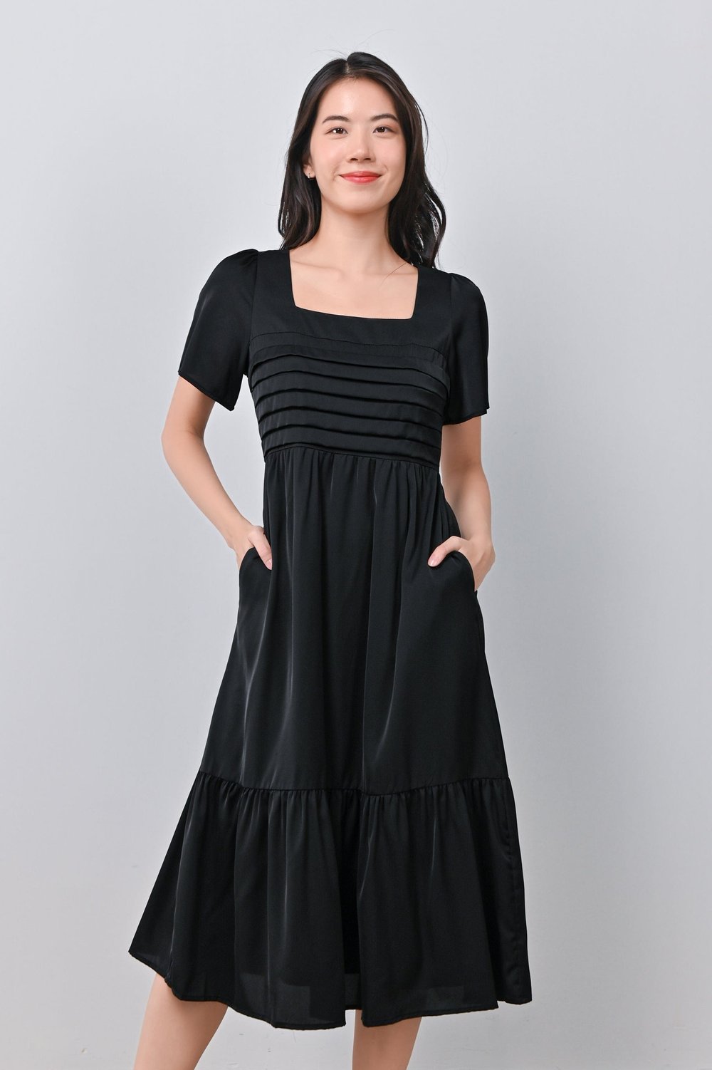EUNBI PLEAT-DETAIL DRESS IN BLACK EUNBI PLEAT-DETAIL DRESS IN BLACK