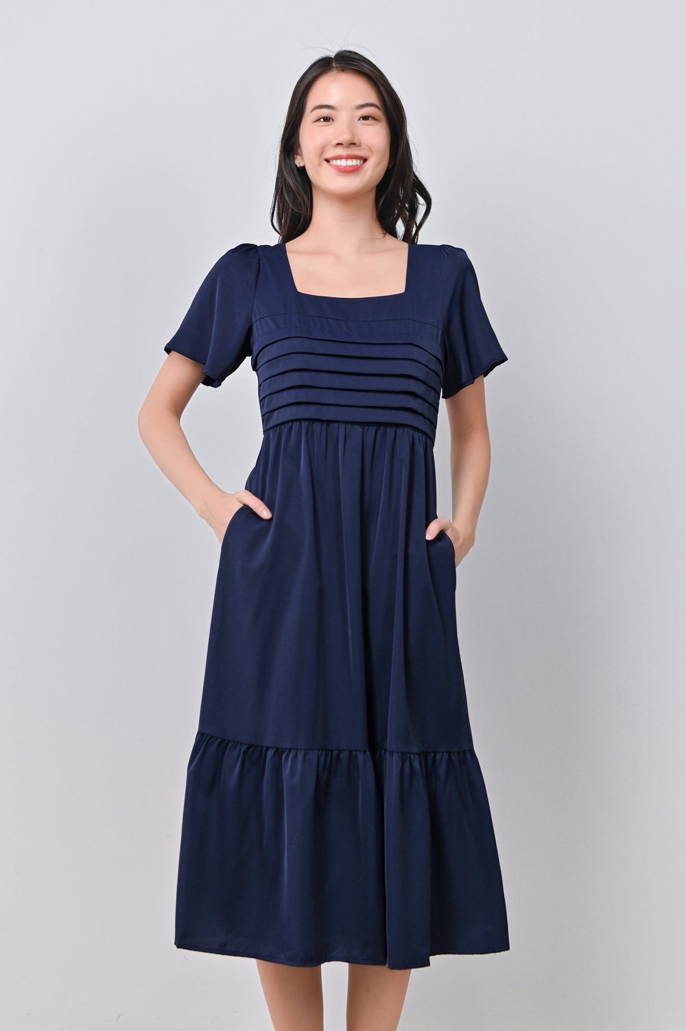 EUNBI PLEAT-DETAIL DRESS IN NAVY