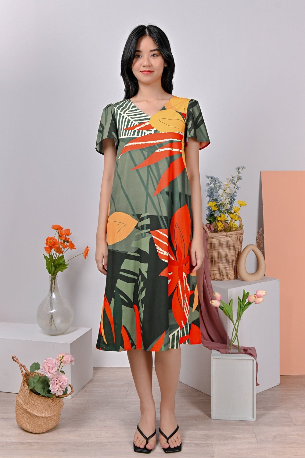 FAMED FOREST SLEEVED DRESS IN GREEN