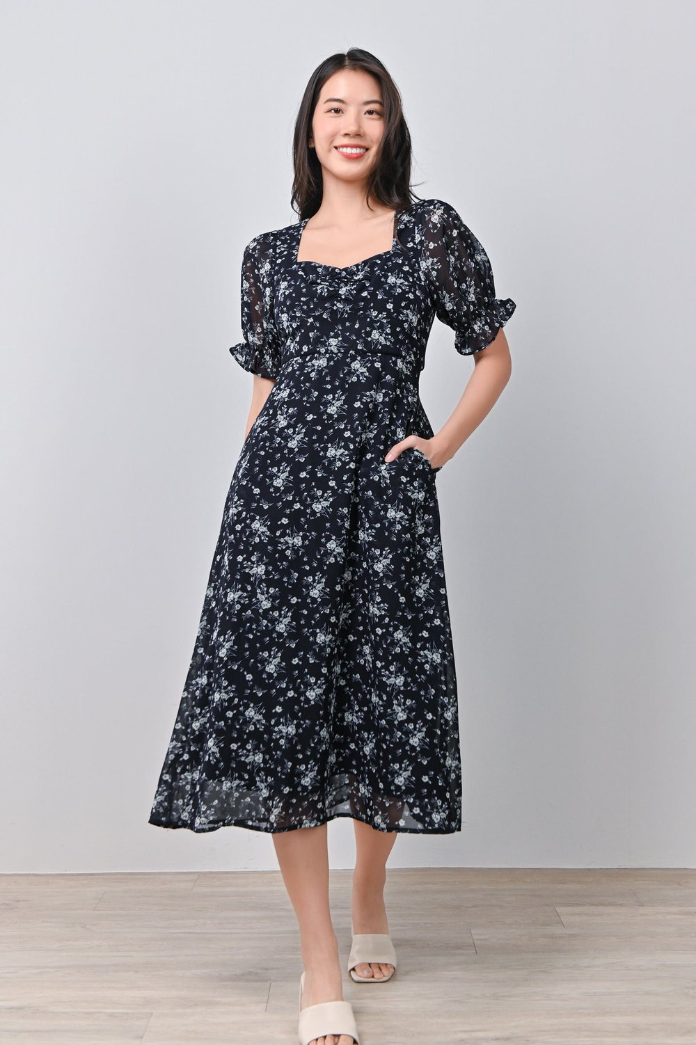 JAEHWA FLORAL SWEETHEART DRESS IN NAVY JAEHWA FLORAL SWEETHEART DRESS IN NAVY