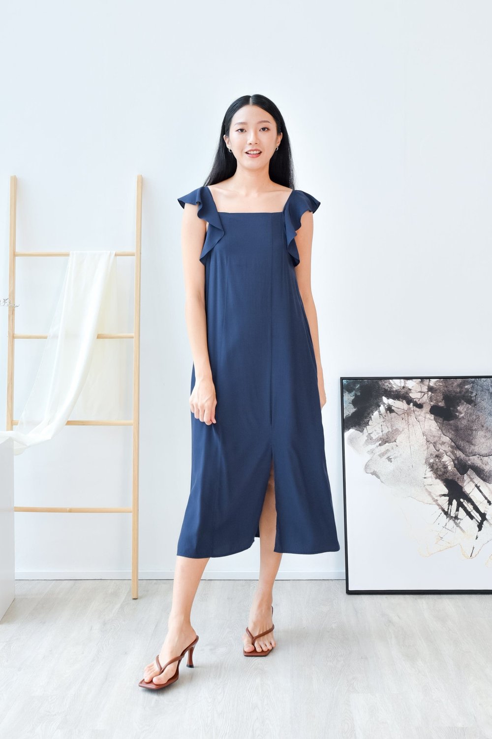 JANEY FLUTTER MIDI DRESS IN NAVY JANEY FLUTTER MIDI DRESS IN NAVY