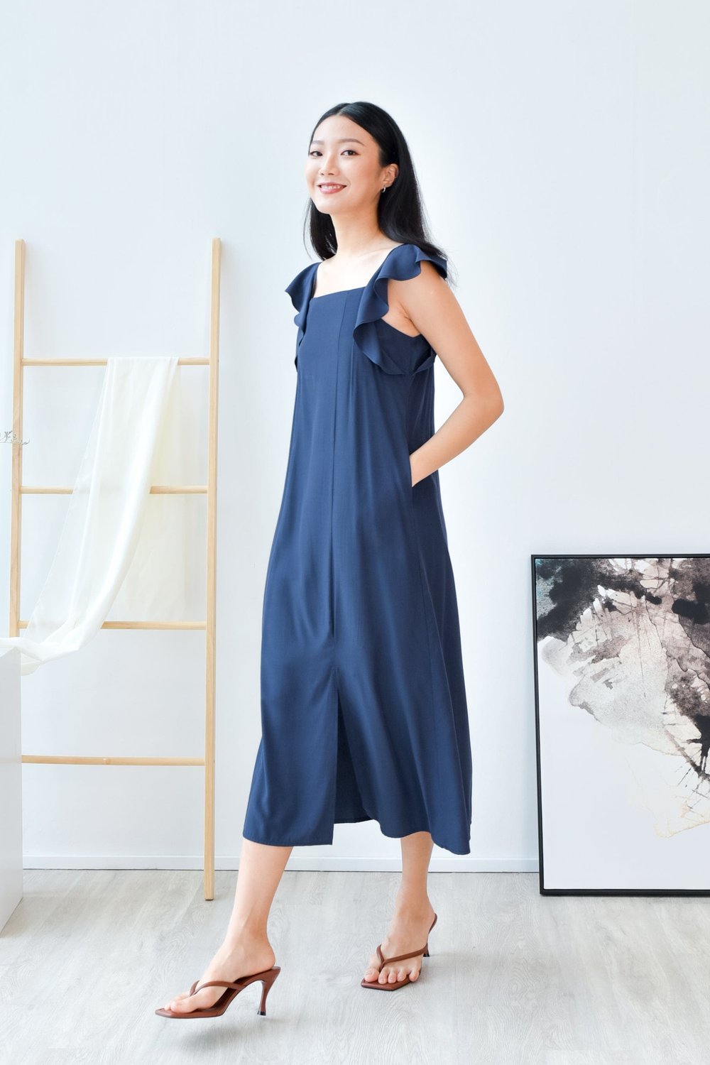 JANEY FLUTTER MIDI DRESS IN NAVY JANEY FLUTTER MIDI DRESS IN NAVY