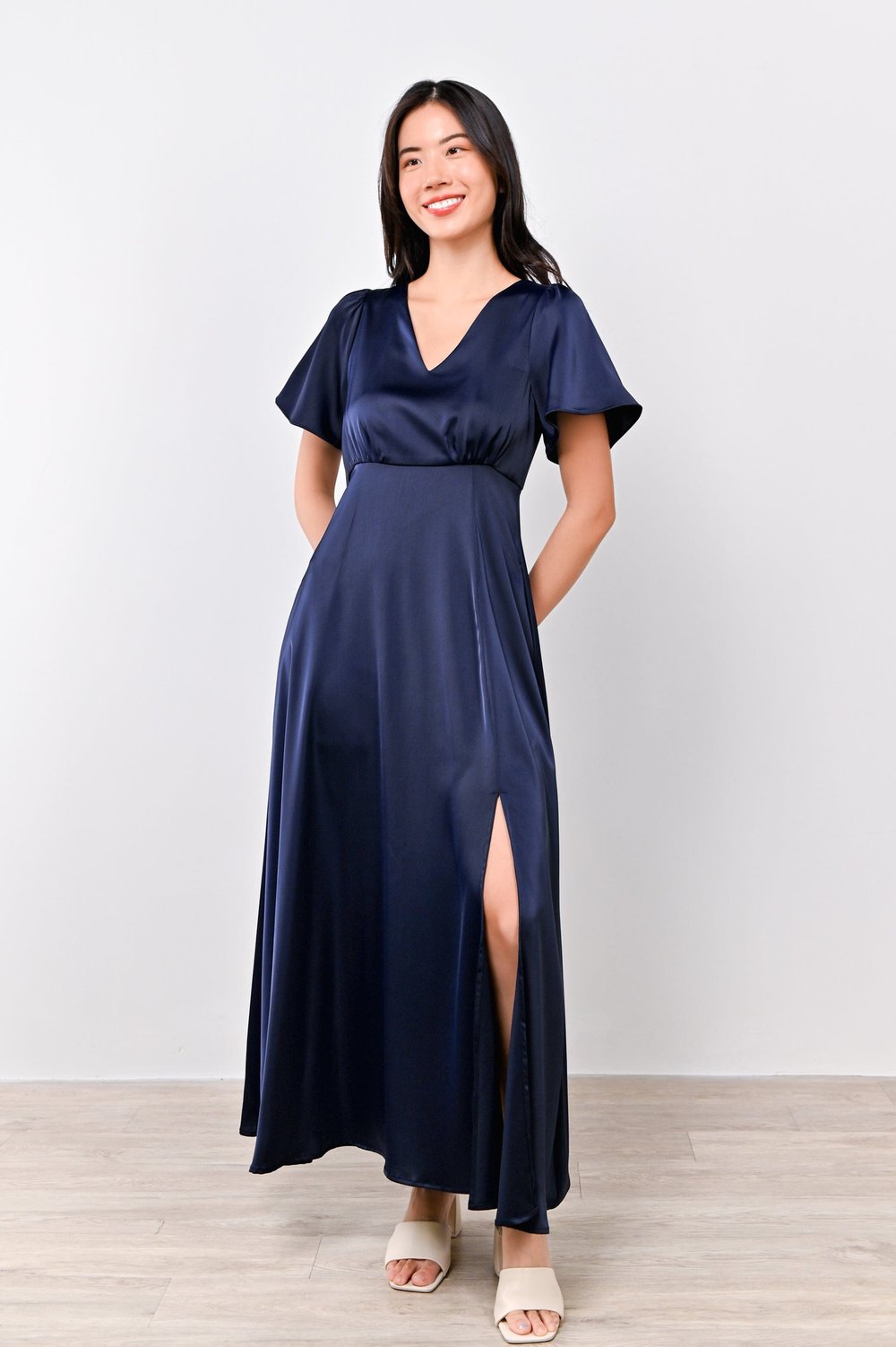 JI-AH SLEEVED MAXI DRESS IN NAVY JI-AH SLEEVED MAXI DRESS IN NAVY
