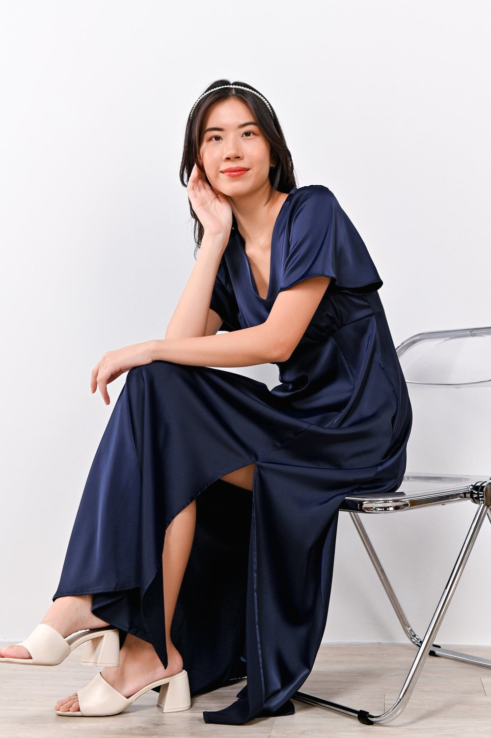 JI-AH SLEEVED MAXI DRESS IN NAVY JI-AH SLEEVED MAXI DRESS IN NAVY