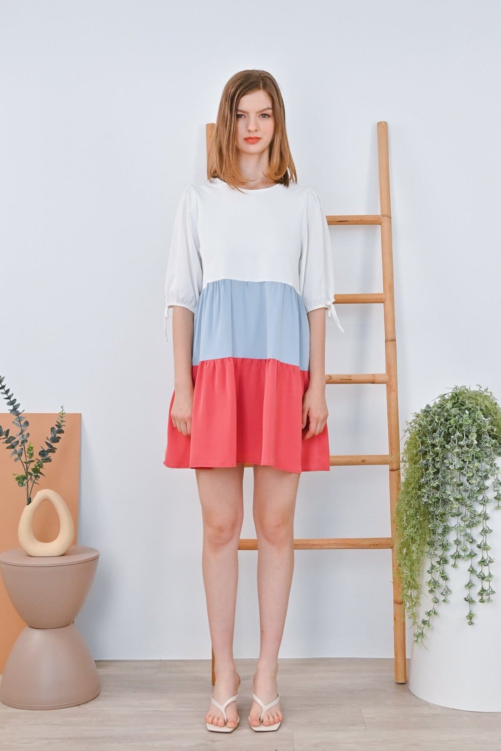 JOMO COLOURBLOCK DRESS IN WHITE