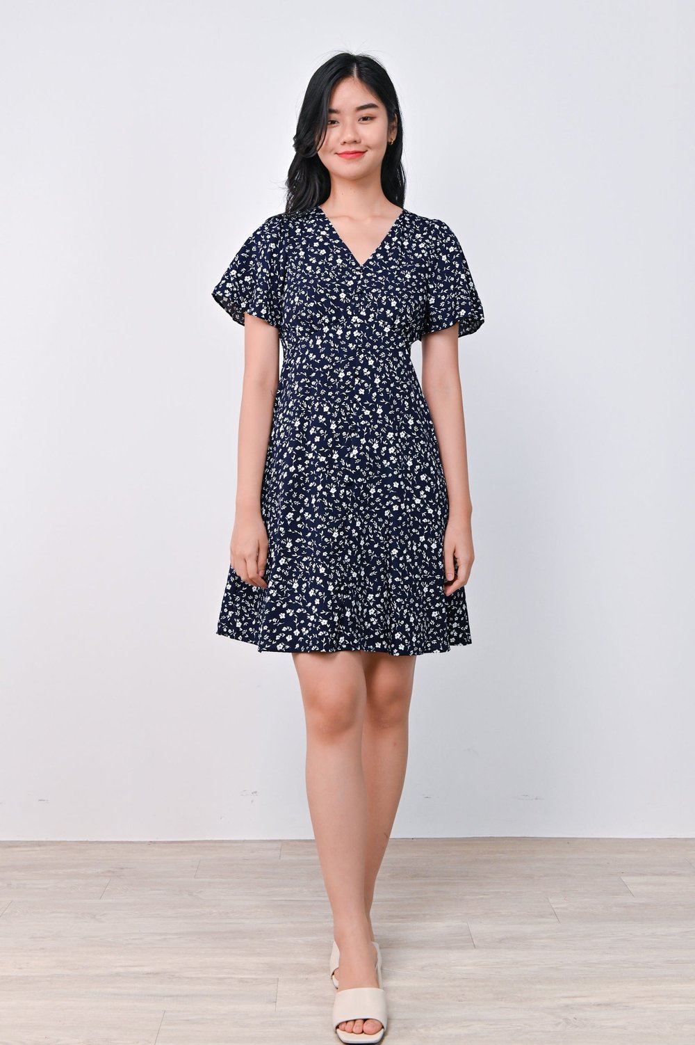 JOULANI FLORAL BUTTON DRESS IN NAVY
