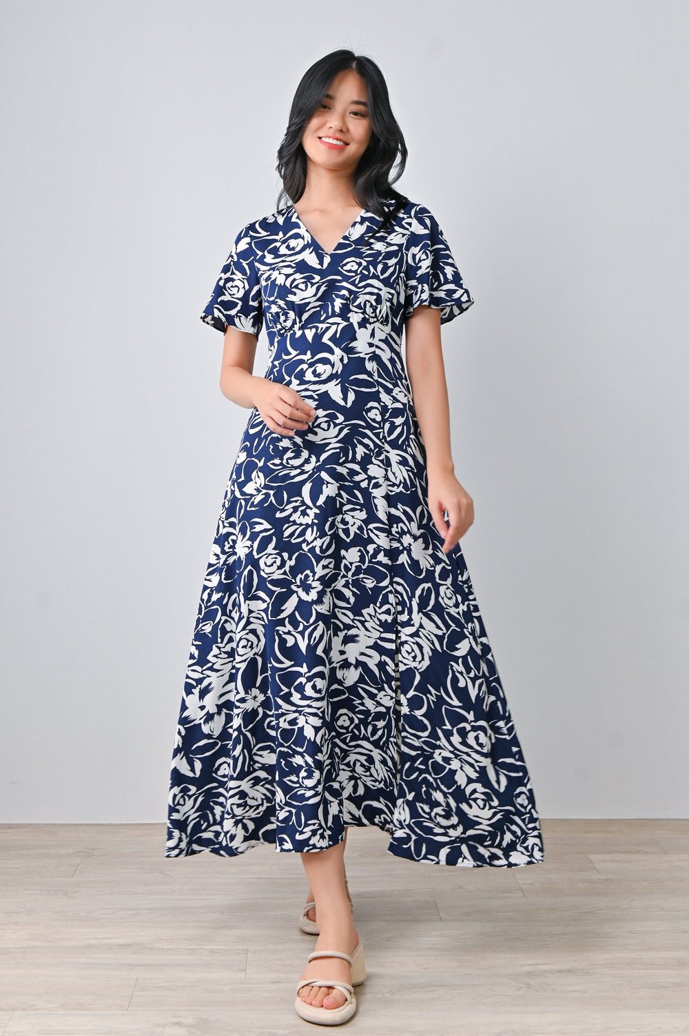 KENNEDI MAXI DRESS IN NAVY FLORAL