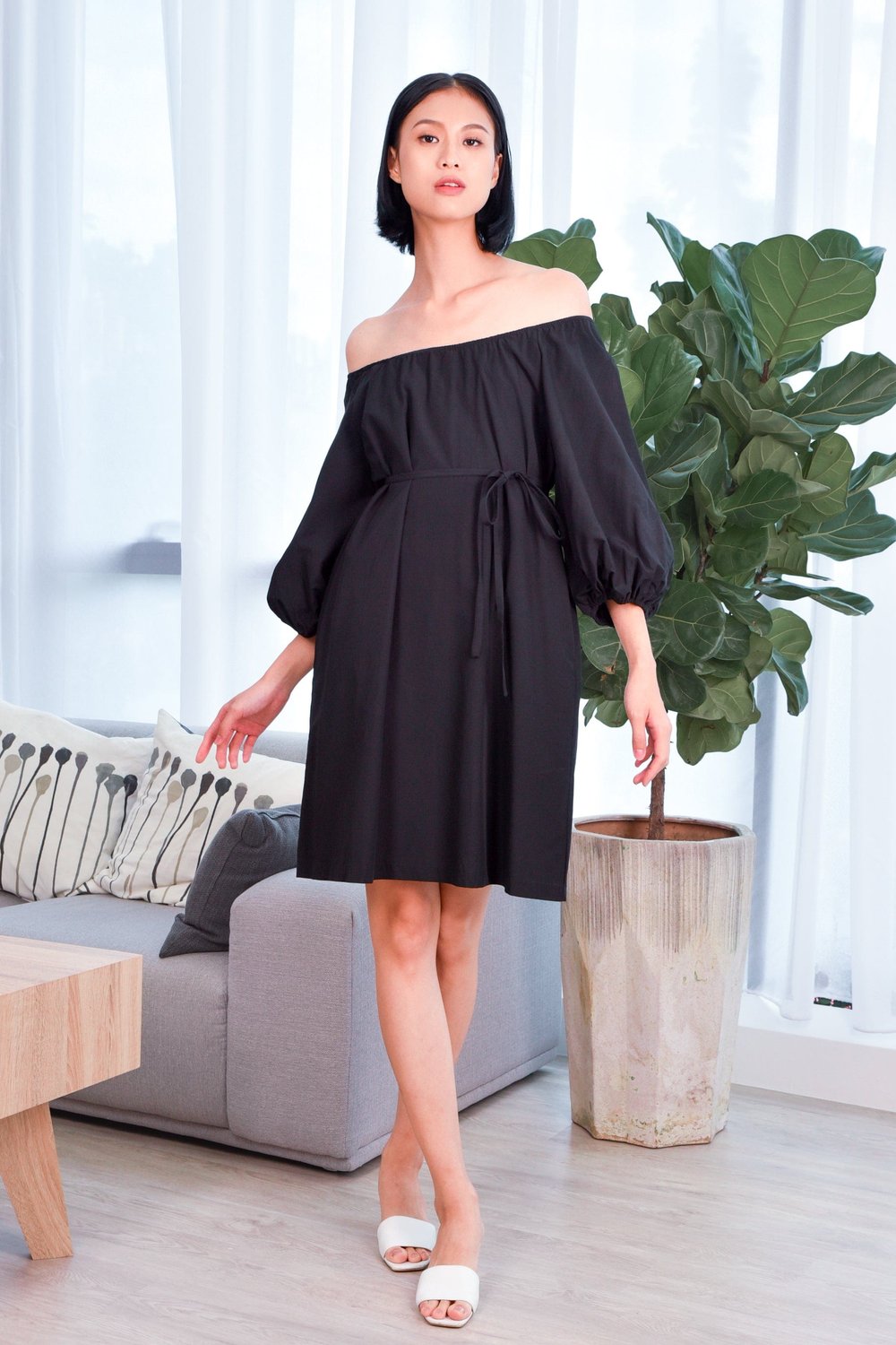 LIZ PUFF-SLEEVED DRESS IN BLACK