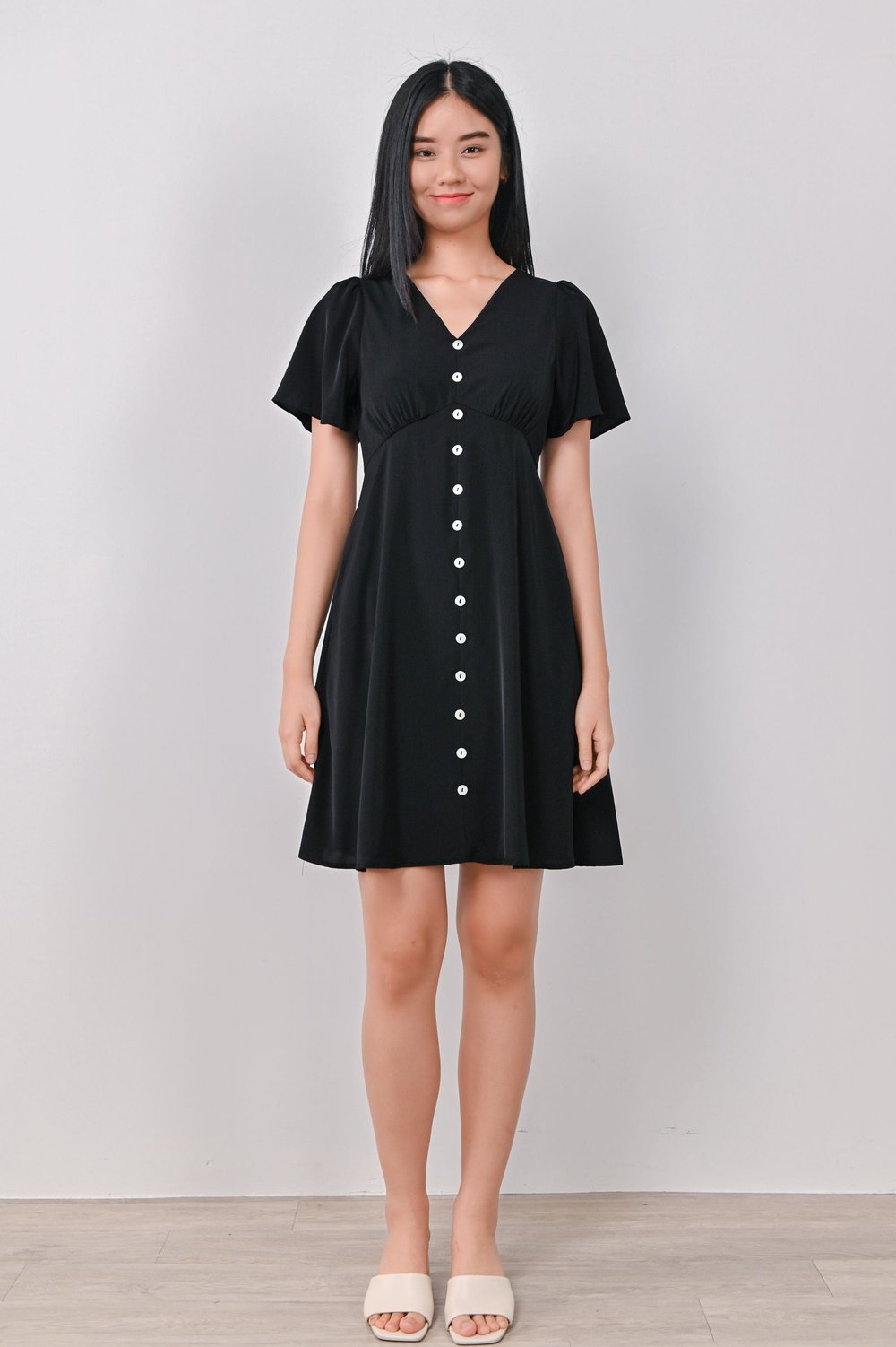LUZIA BUTTON DRESS IN BLACK LUZIA BUTTON DRESS IN BLACK