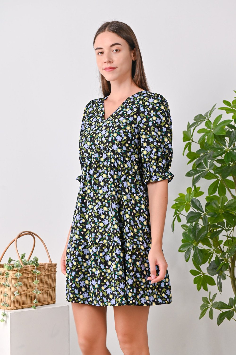 LYRIC FLORAL DRESS IN BLACK LYRIC FLORAL DRESS IN BLACK