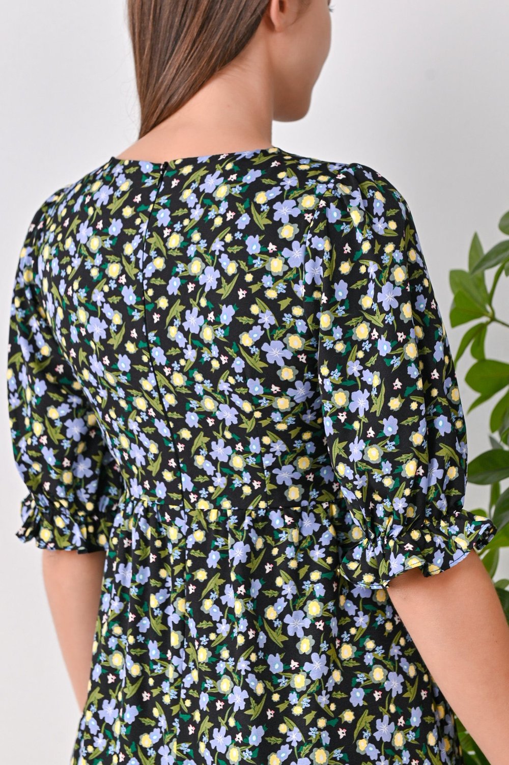LYRIC FLORAL DRESS IN BLACK LYRIC FLORAL DRESS IN BLACK