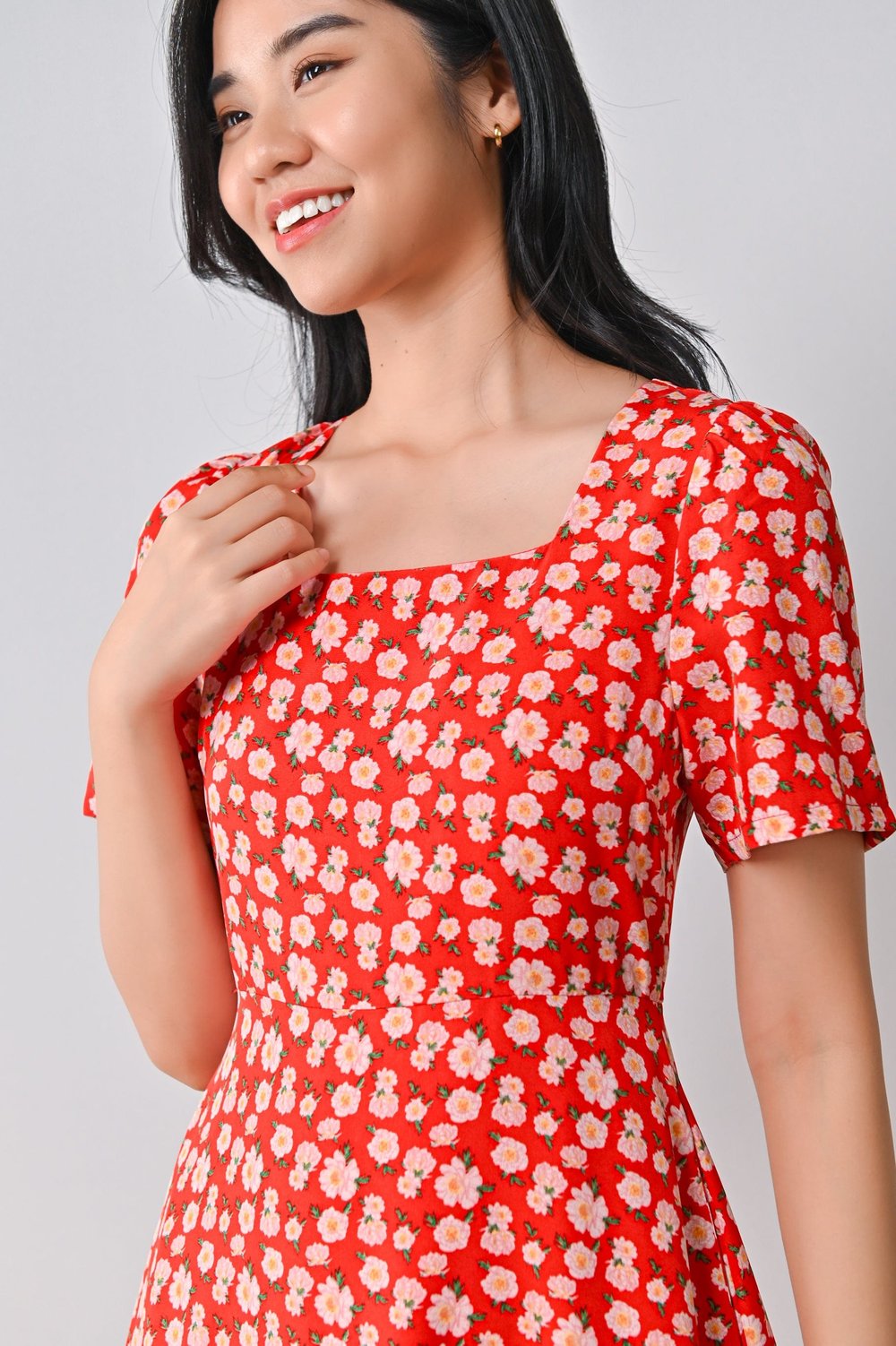 MARA FLORAL SQUARE-NECK DRESS IN RED