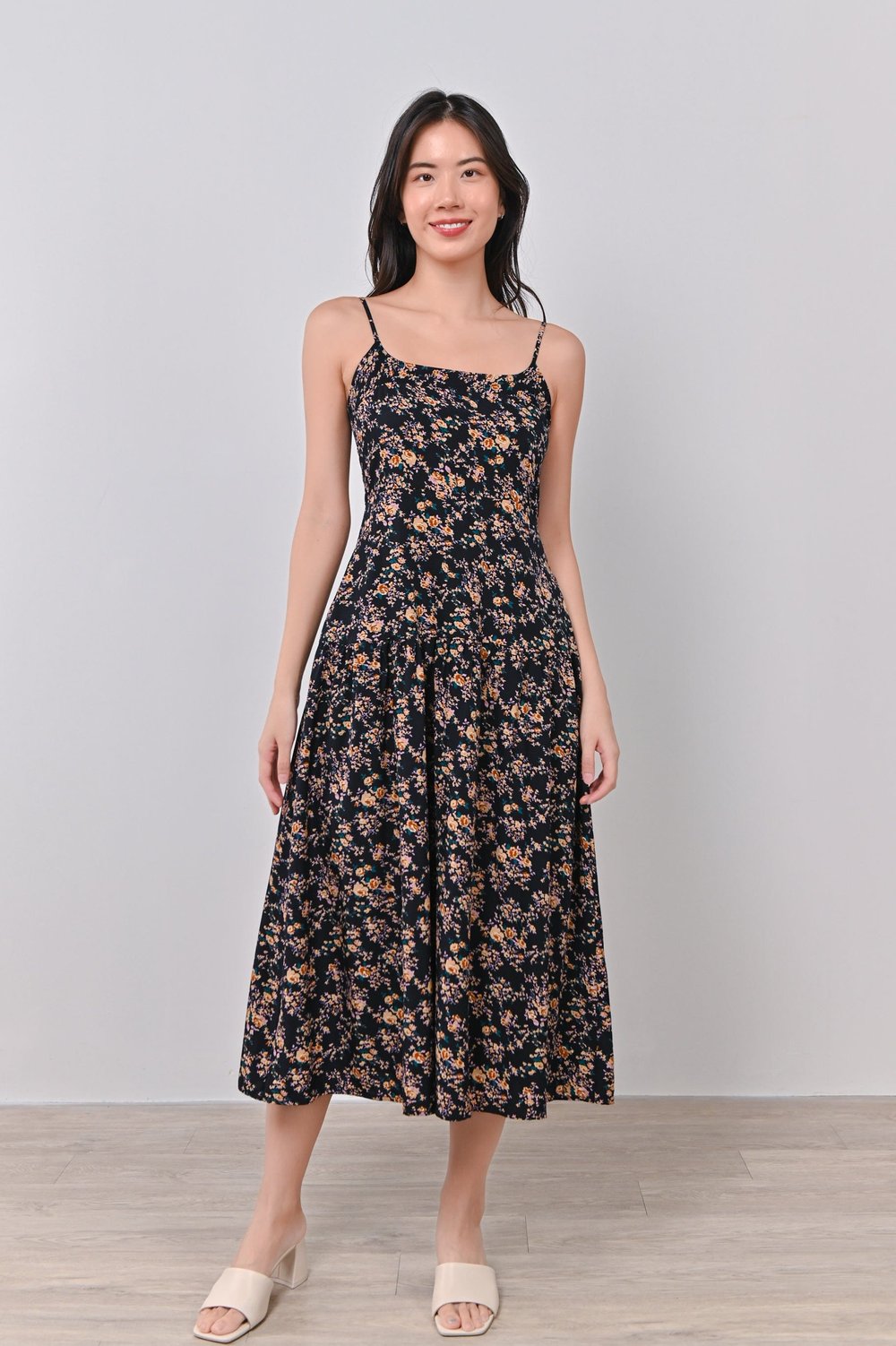 SCOTTIE SPAG DRESS IN NAVY FLORAL SCOTTIE SPAG DRESS IN NAVY FLORAL