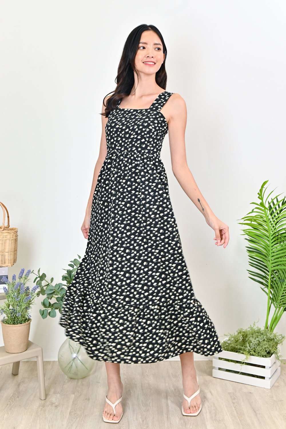 SU-ANN THICK-STRAP DRESS IN BLACK SU-ANN THICK-STRAP DRESS IN BLACK