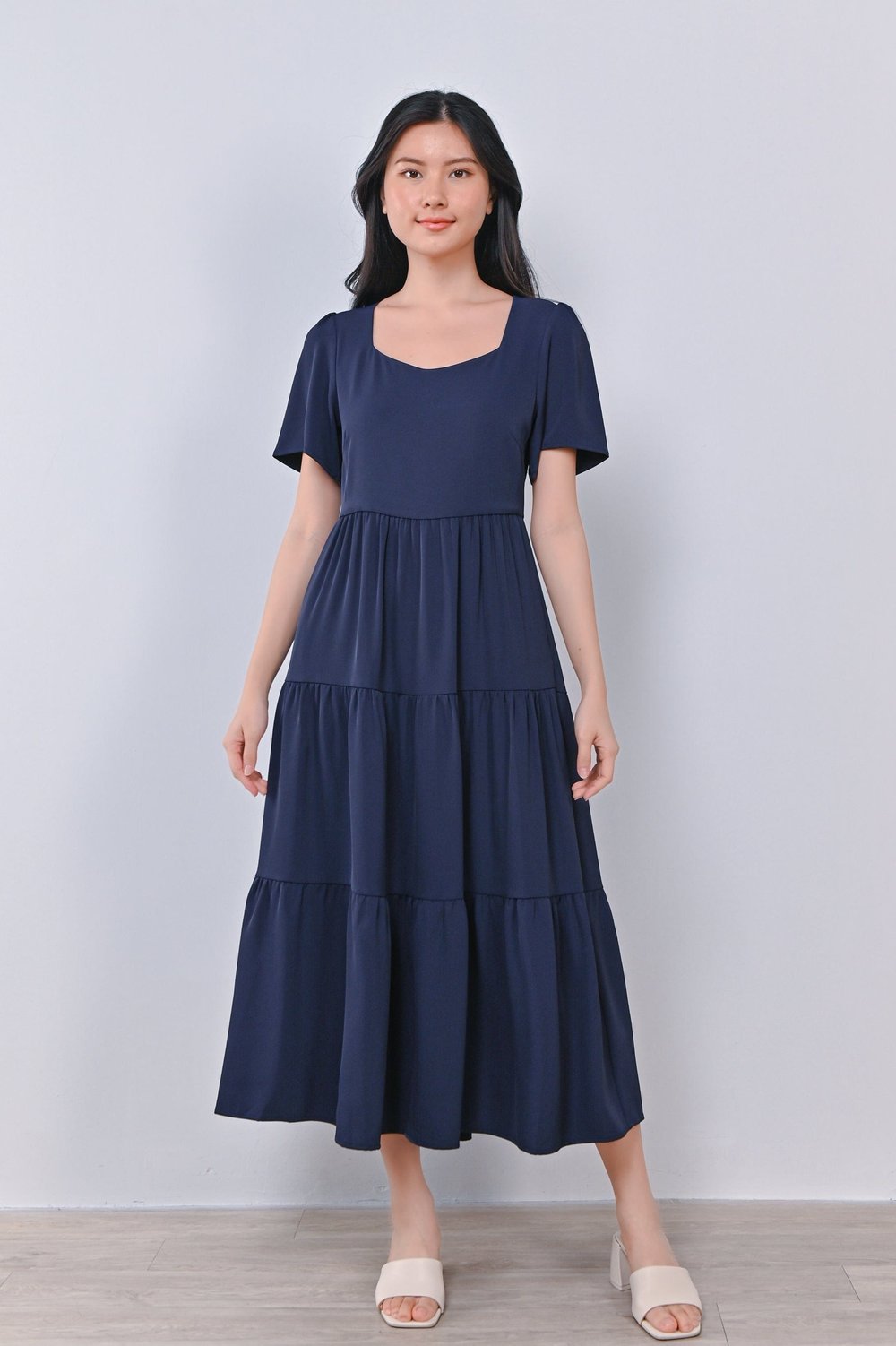 TISHA TIERED SWEETHEART DRESS IN NAVY TISHA TIERED SWEETHEART DRESS IN NAVY