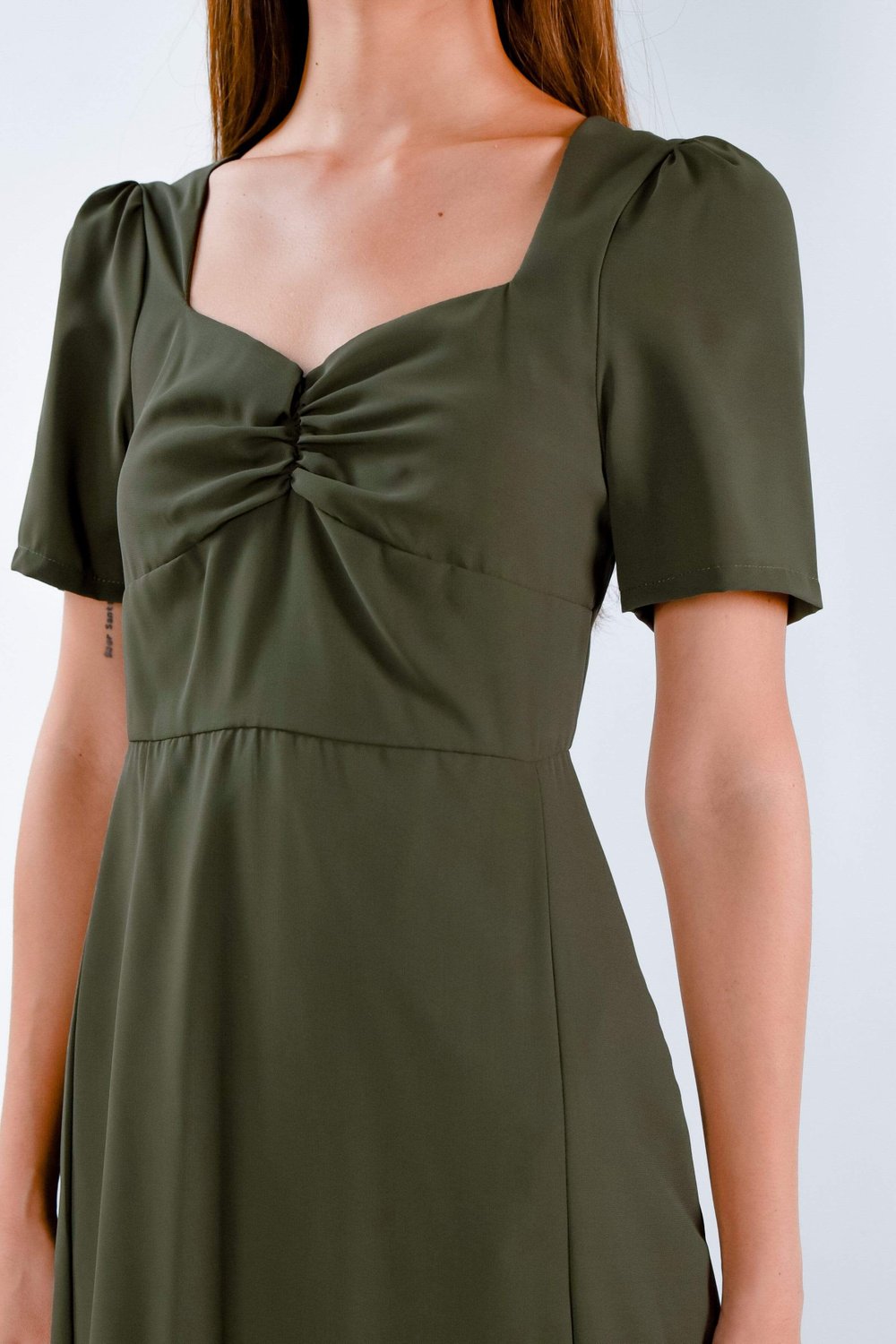 WEN SLEEVED RUCHED DRESS IN OLIVE