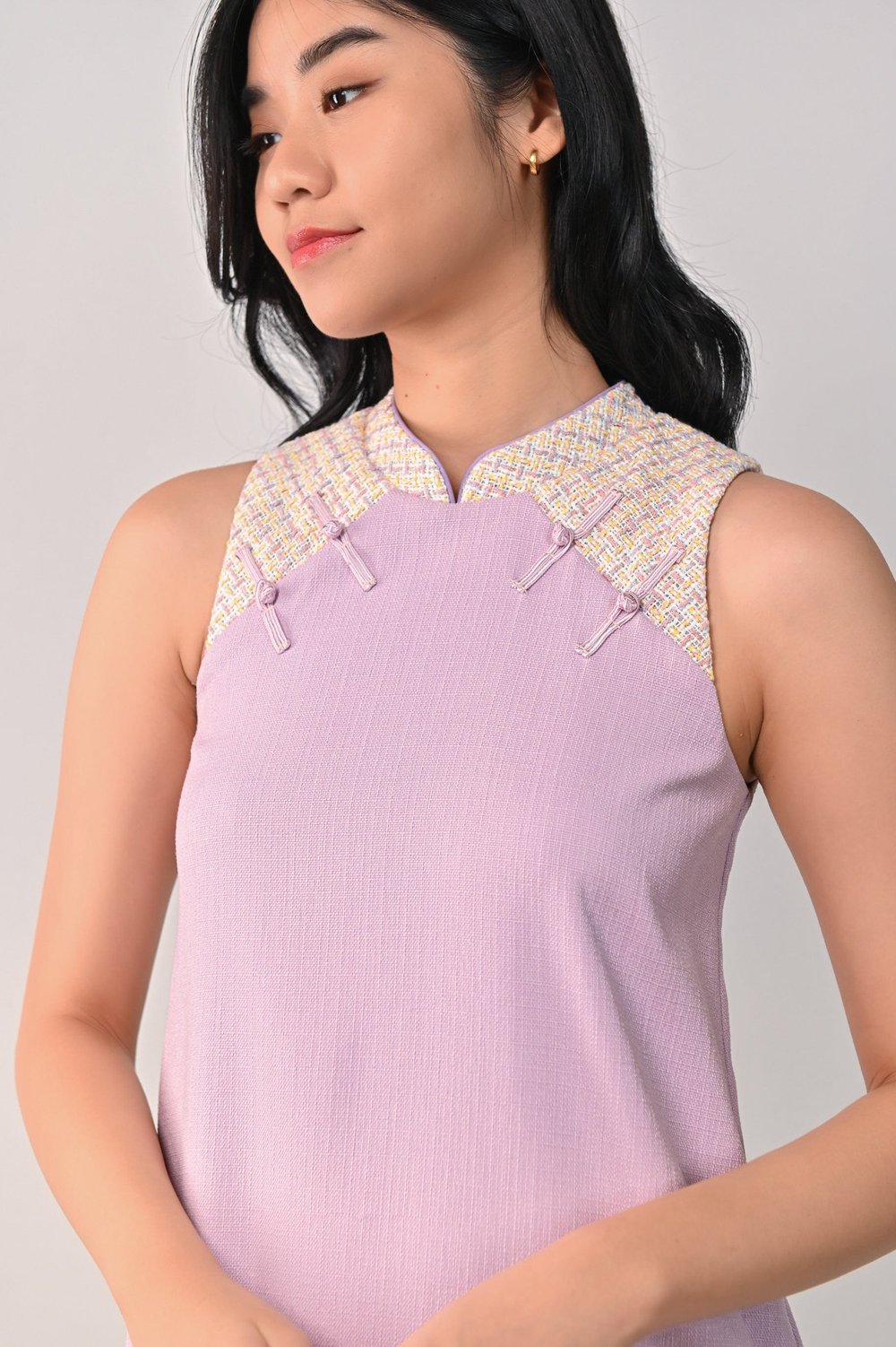 YI MIX-FABRIC CHEONGSAM IN LILAC YI MIX-FABRIC CHEONGSAM IN LILAC