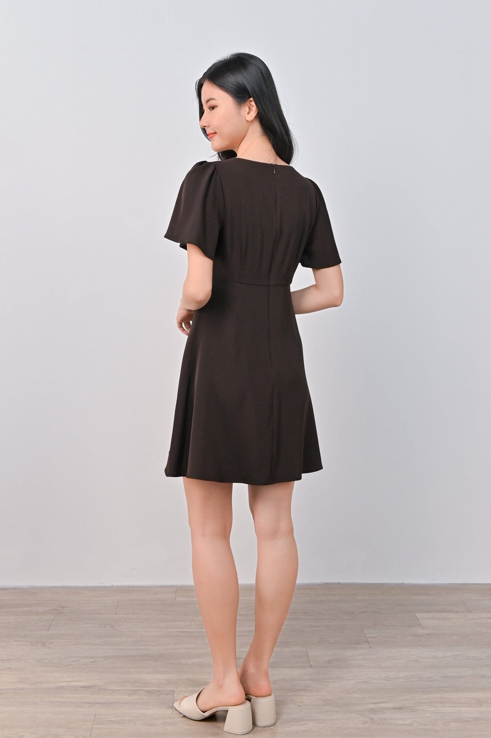 DONELLA V-NECK DRESS-ROMPER IN COCOA