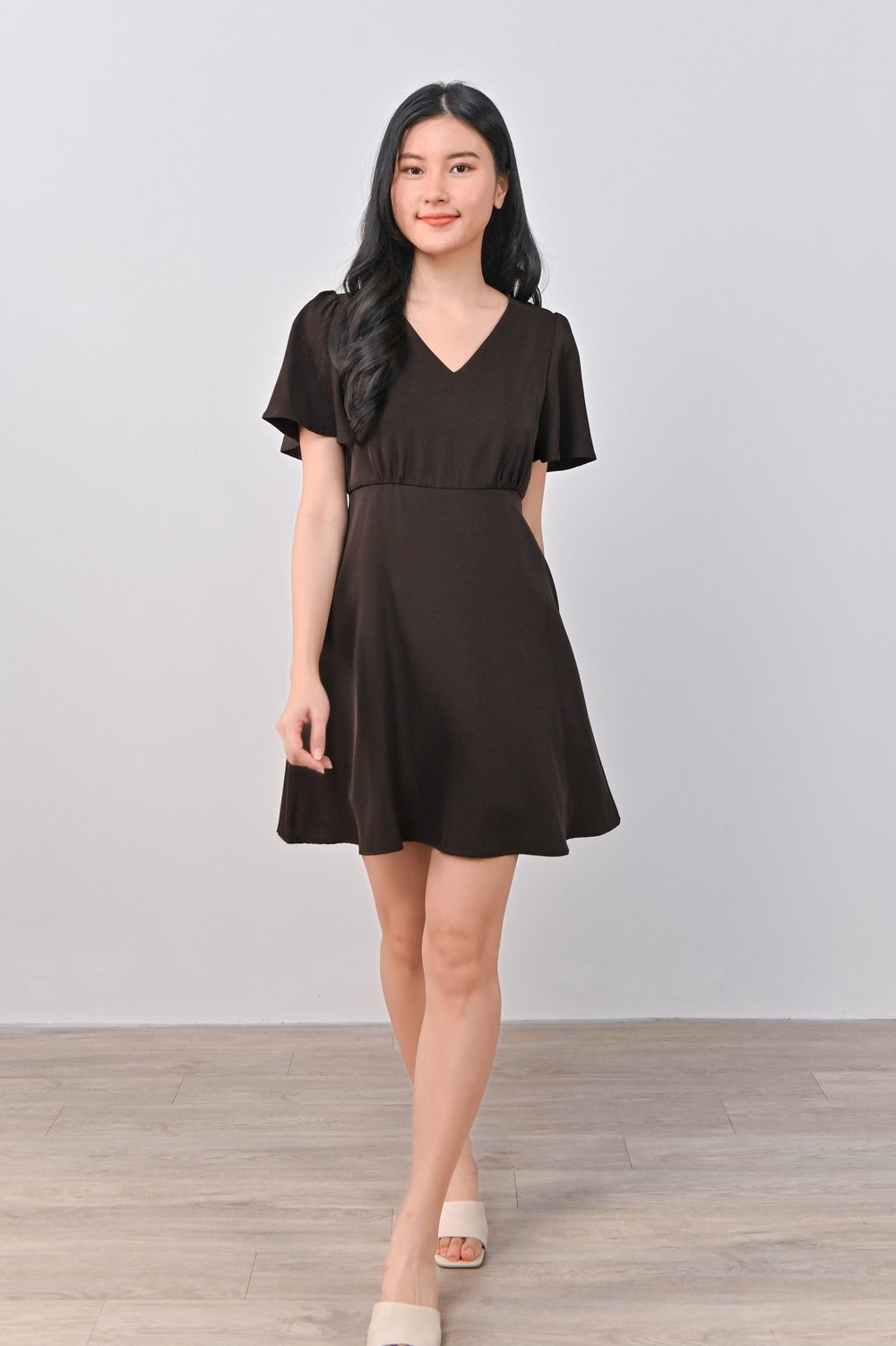 DONELLA V-NECK DRESS-ROMPER IN COCOA