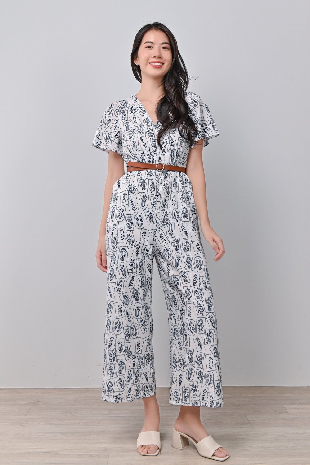 FLOWER STAMPS V-NECK JUMPSUIT FLOWER STAMPS V-NECK JUMPSUIT