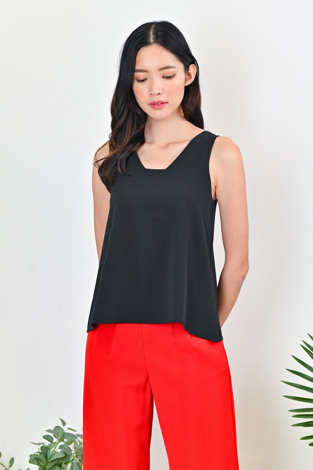 AIMEE TWO-WAY TOP IN BLACK