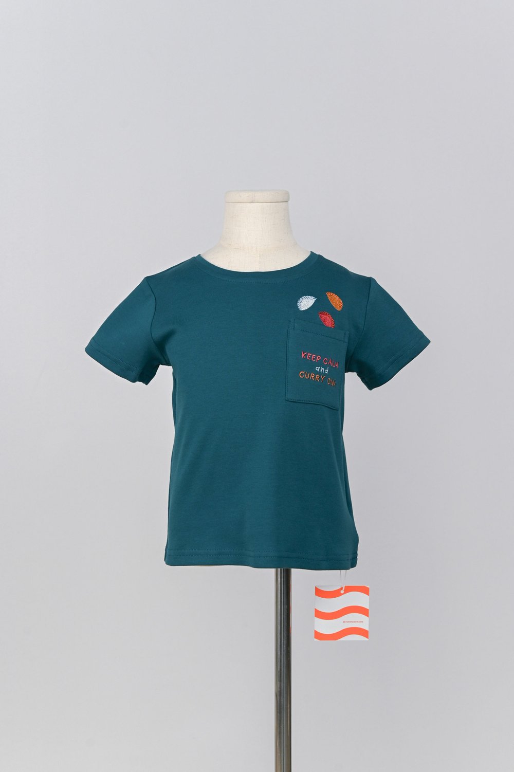 CURRY PUFFS EMB. POCKET KIDS' TEE CURRY PUFFS EMB. POCKET KIDS' TEE