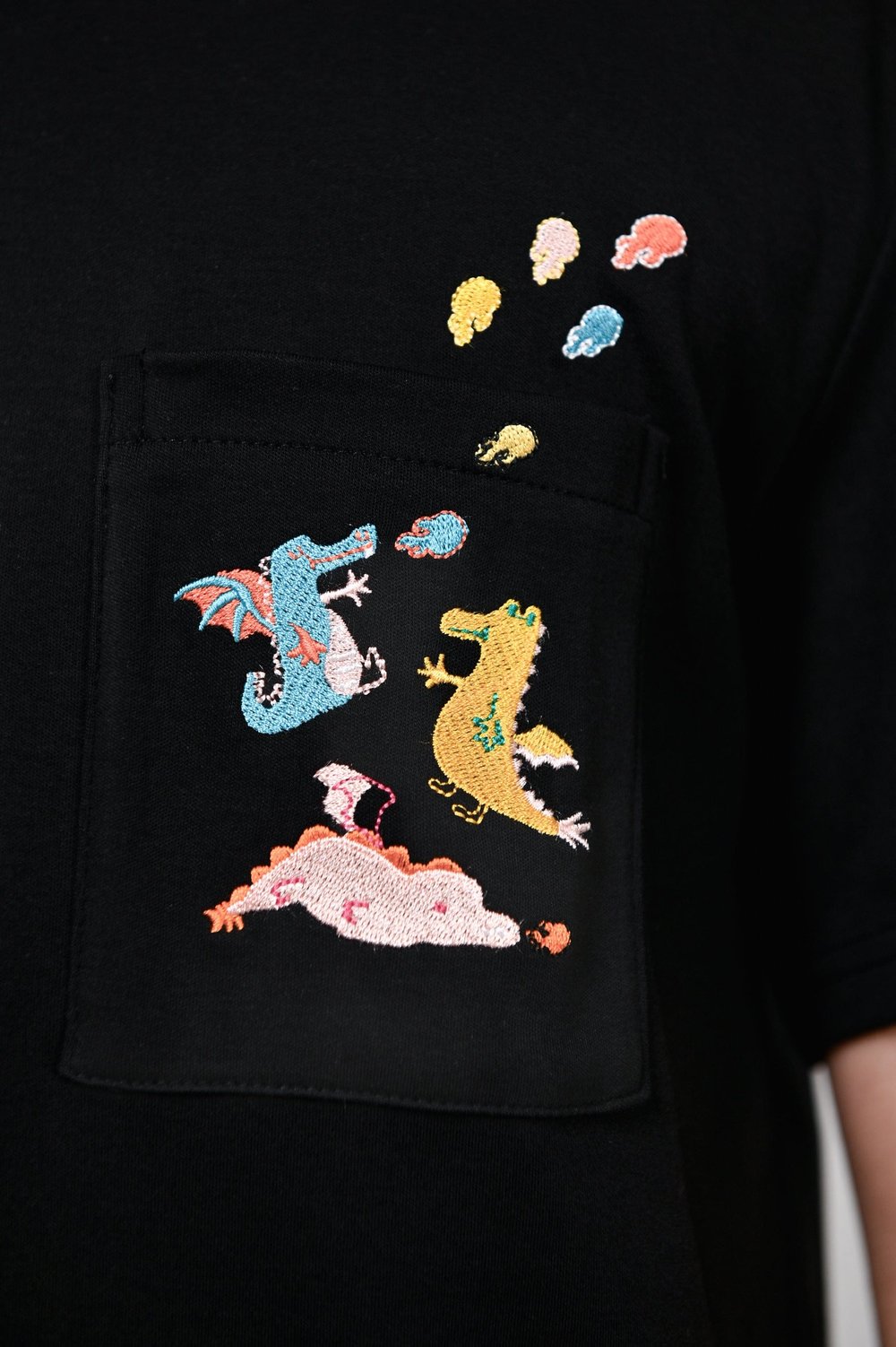 CUTE DRAGONS EMB. UNISEX TEE CUTE DRAGONS EMB. UNISEX TEE
