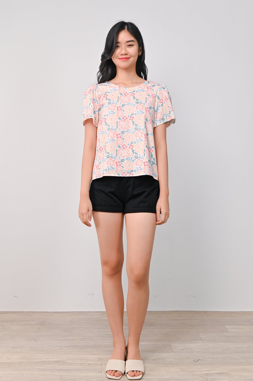 DREAMY ALOHA SLEEVED TOP