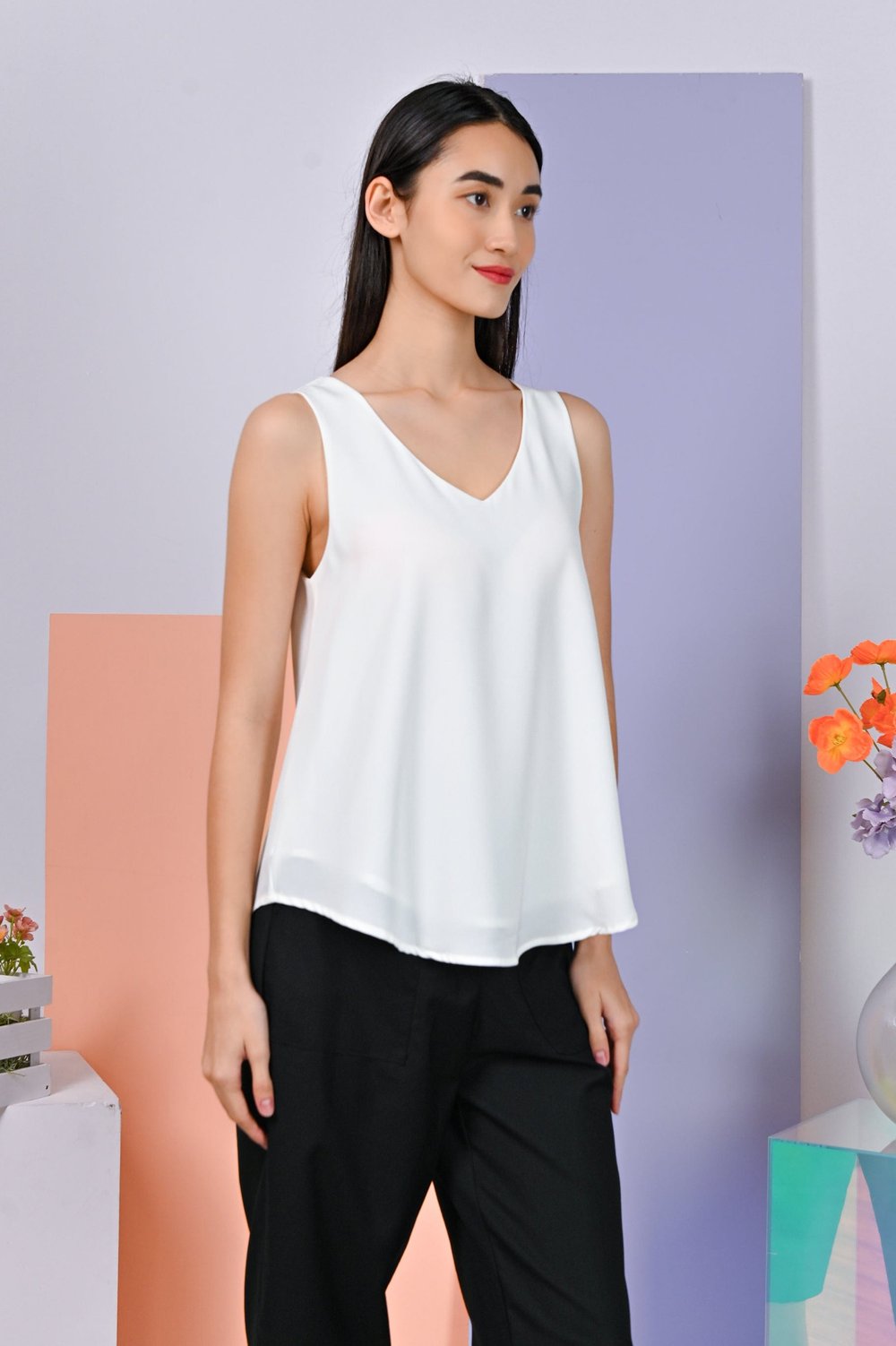 JENESIS CURVED-HEM TOP IN WHITE