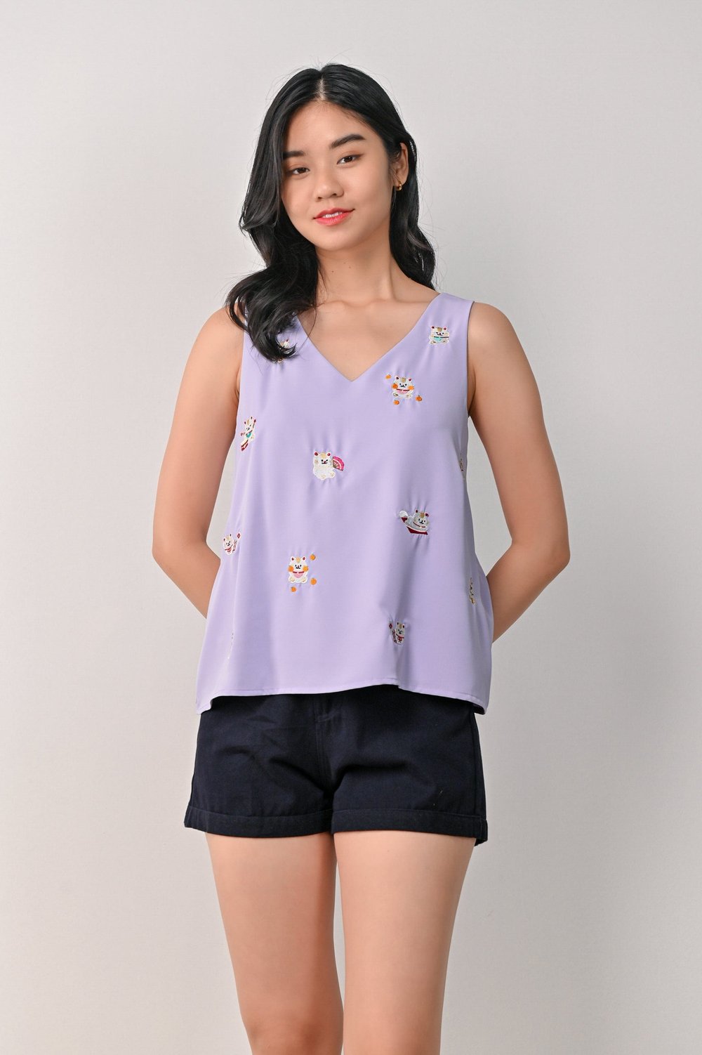 LUCKY CAT EMB. TWO-WAY TOP IN LILAC