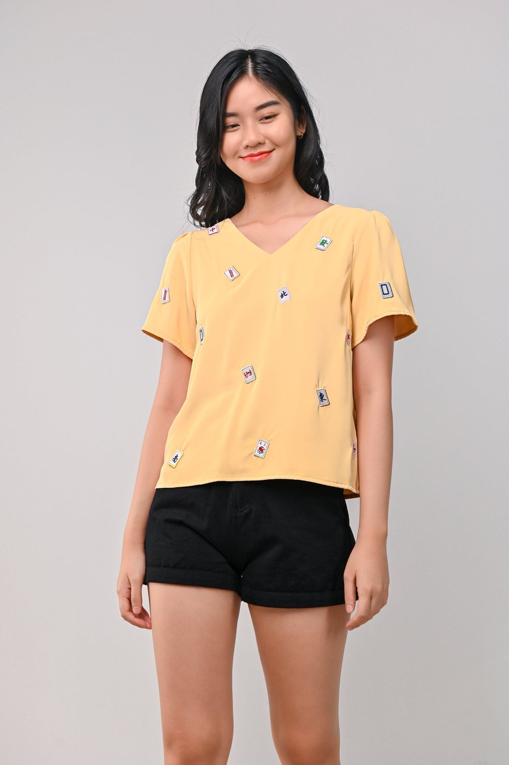 MAHJONG EMB. SLEEVED TOP IN YELLOW