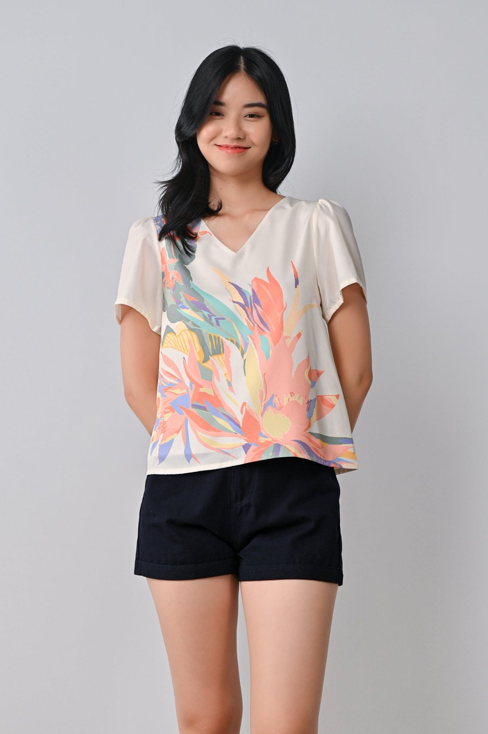 ORIENTAL FLOWERS SLEEVED TOP IN CREAM