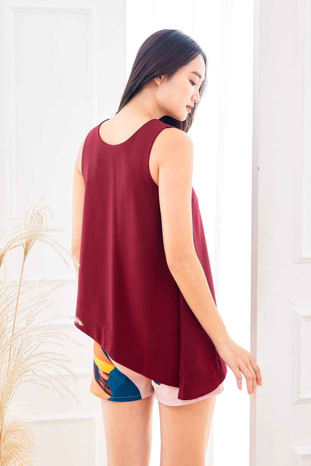 SMITH SLANT-HEM TOP IN WINE