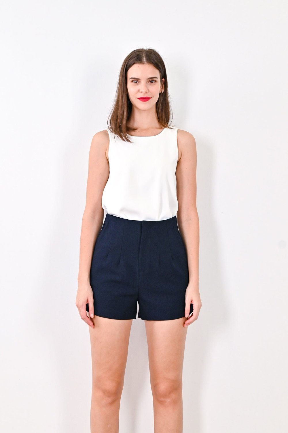SUEE PLEAT SHORTS IN NAVY