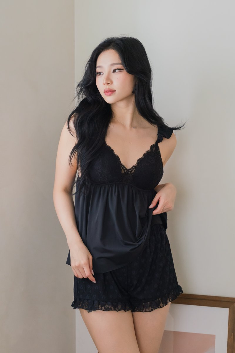 CASSIA Flutter Sleeve 2 Pcs Set Sleepwear (Dusk Black) CASSIA Flutter Sleeve 2 Pcs Set Sleepwear (Dusk Black)