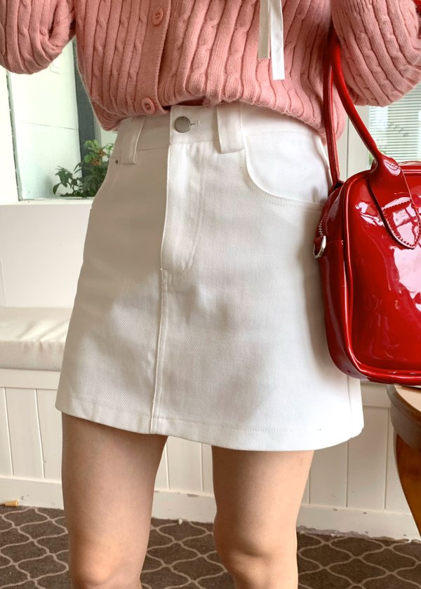 Ordinary Casual A-line Skort in White 