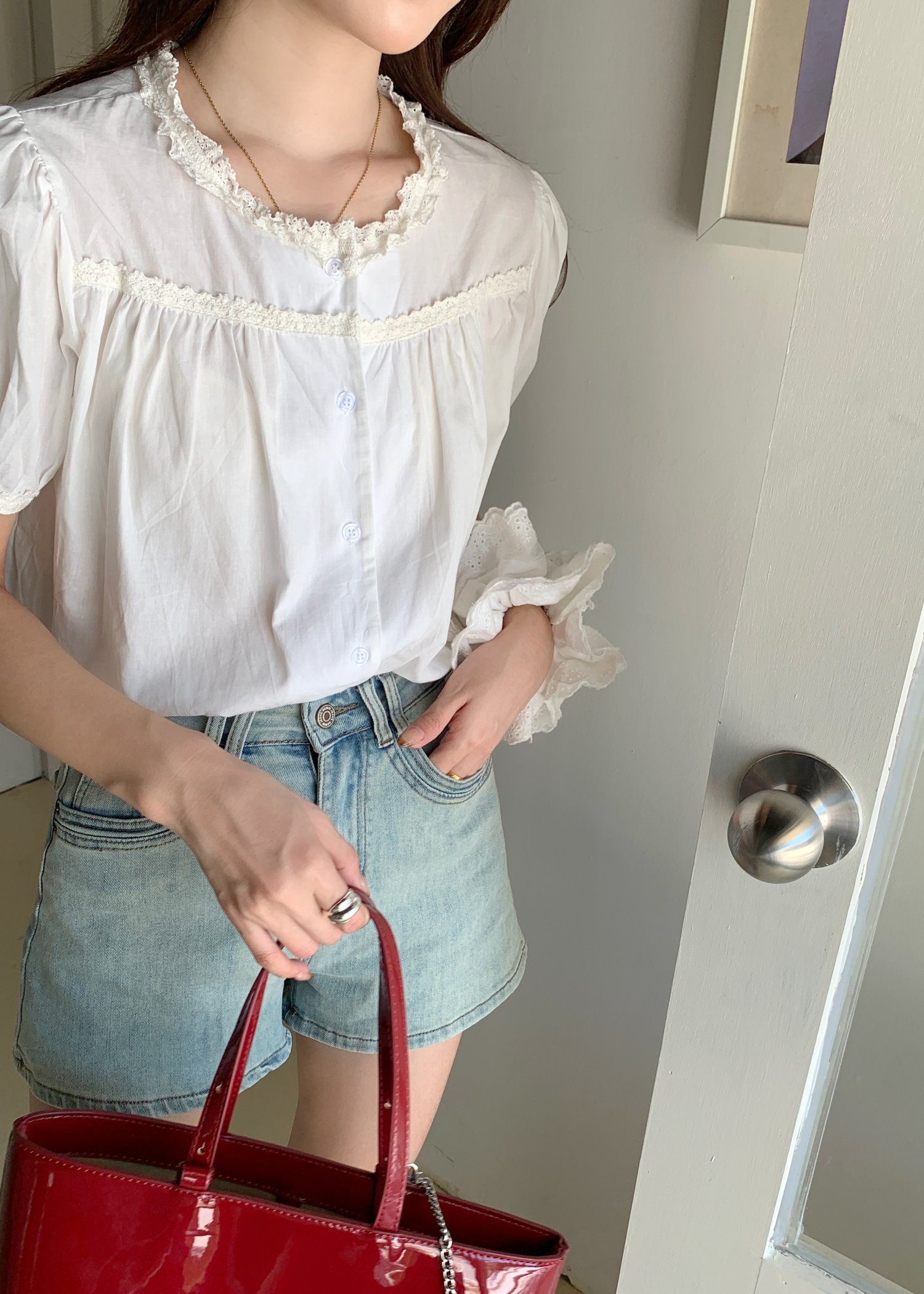 (DEFECT) Lovfee Lace Buttoned Blouse in White