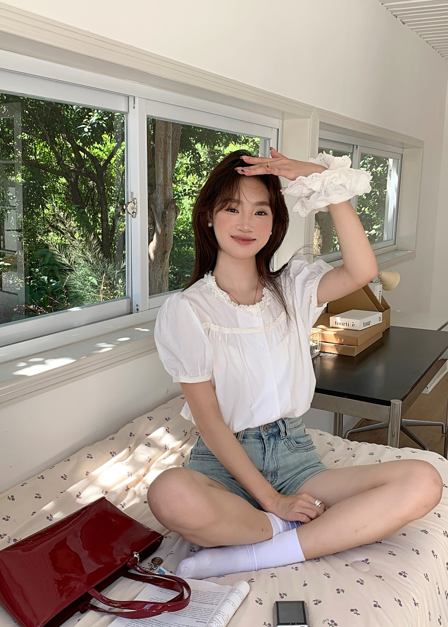 (DEFECT) Lovfee Lace Buttoned Blouse in White