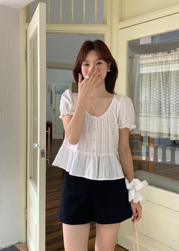 Ann Embroidery Eyelet Blouse in White