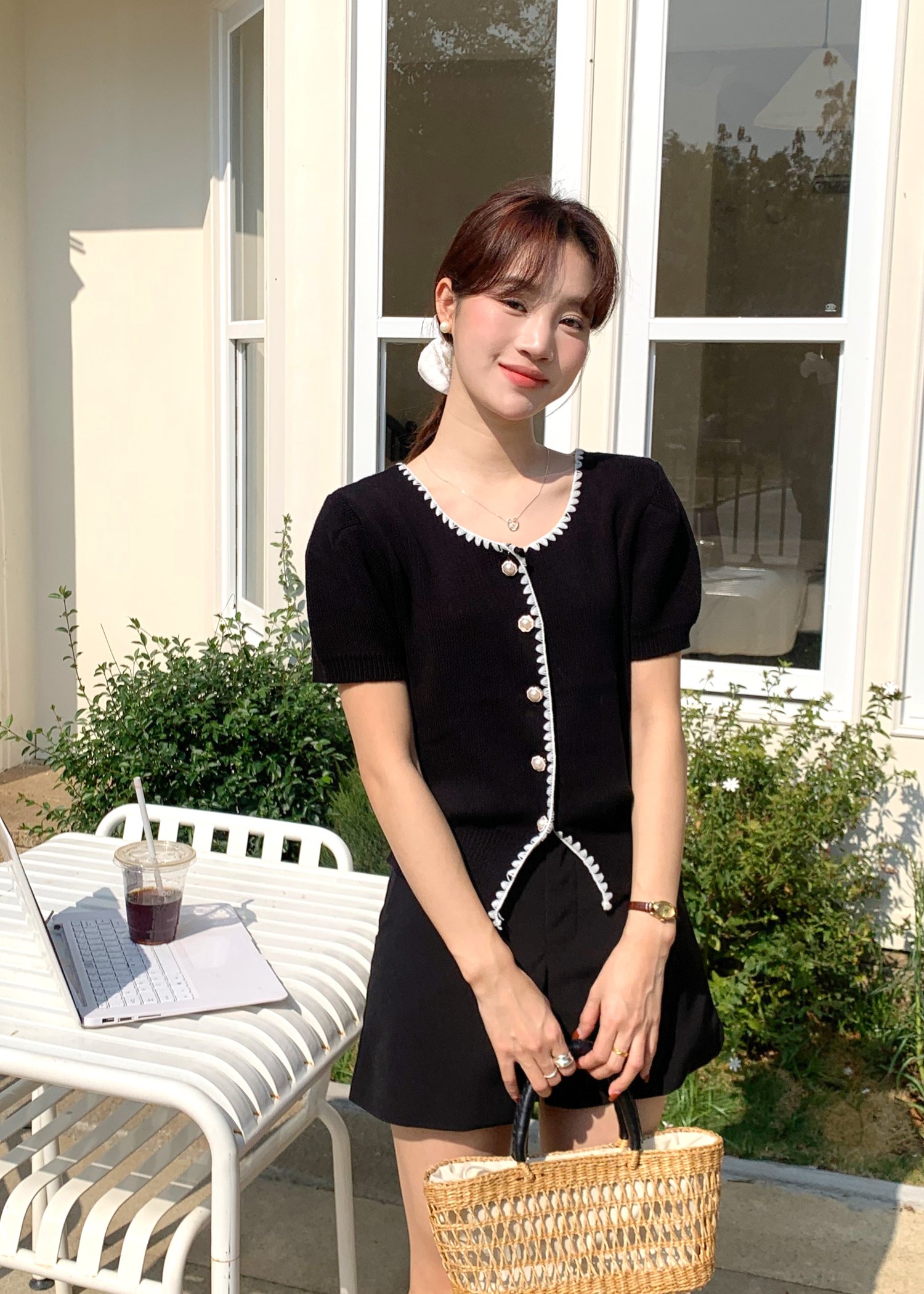 (DEFECT) In-Love Pearl Buttoned Knit Top in Black