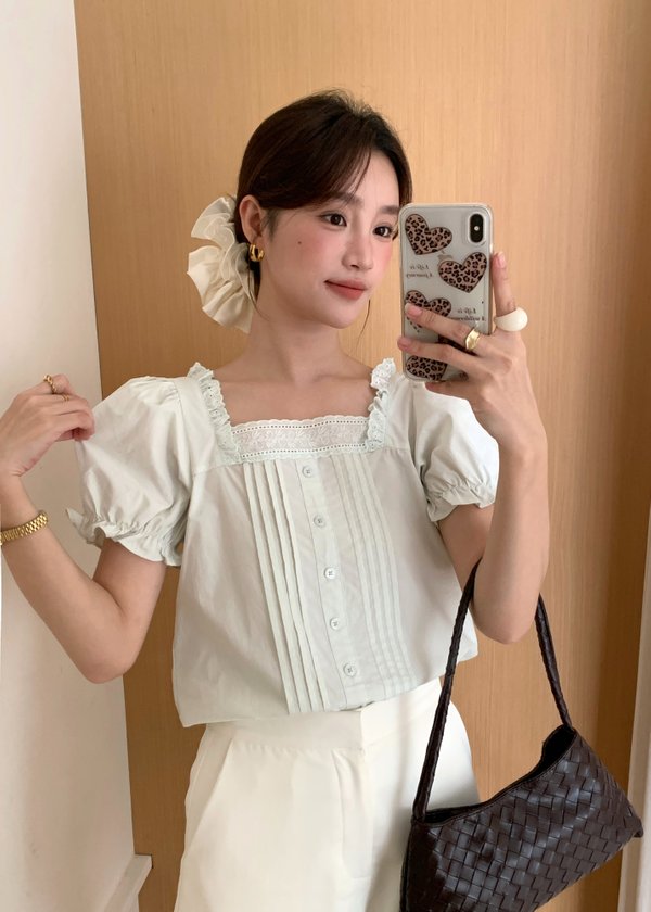 Hannah Garden Lacey Top in Milk Green