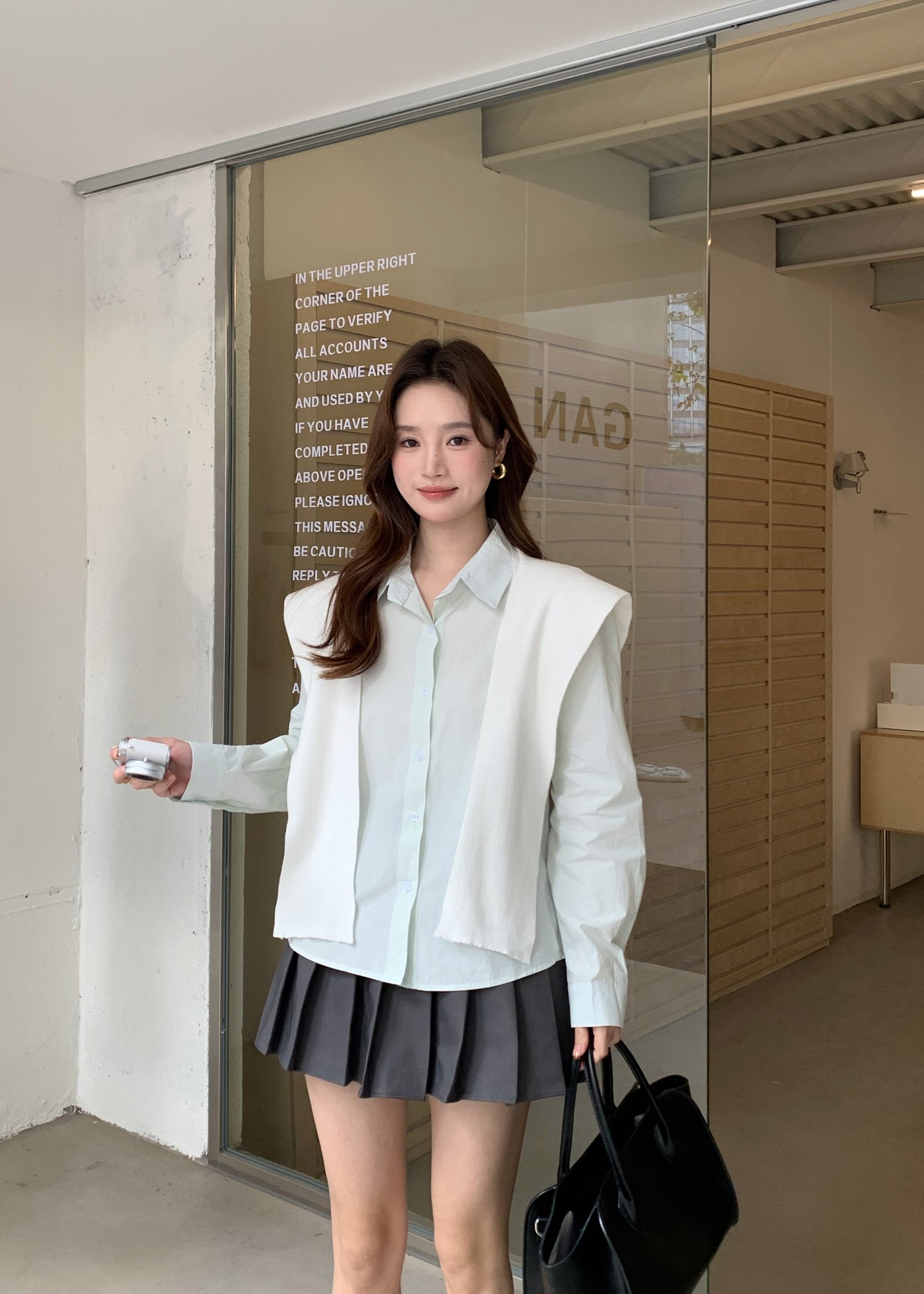 Laure Everyday Blouse in Milk Green