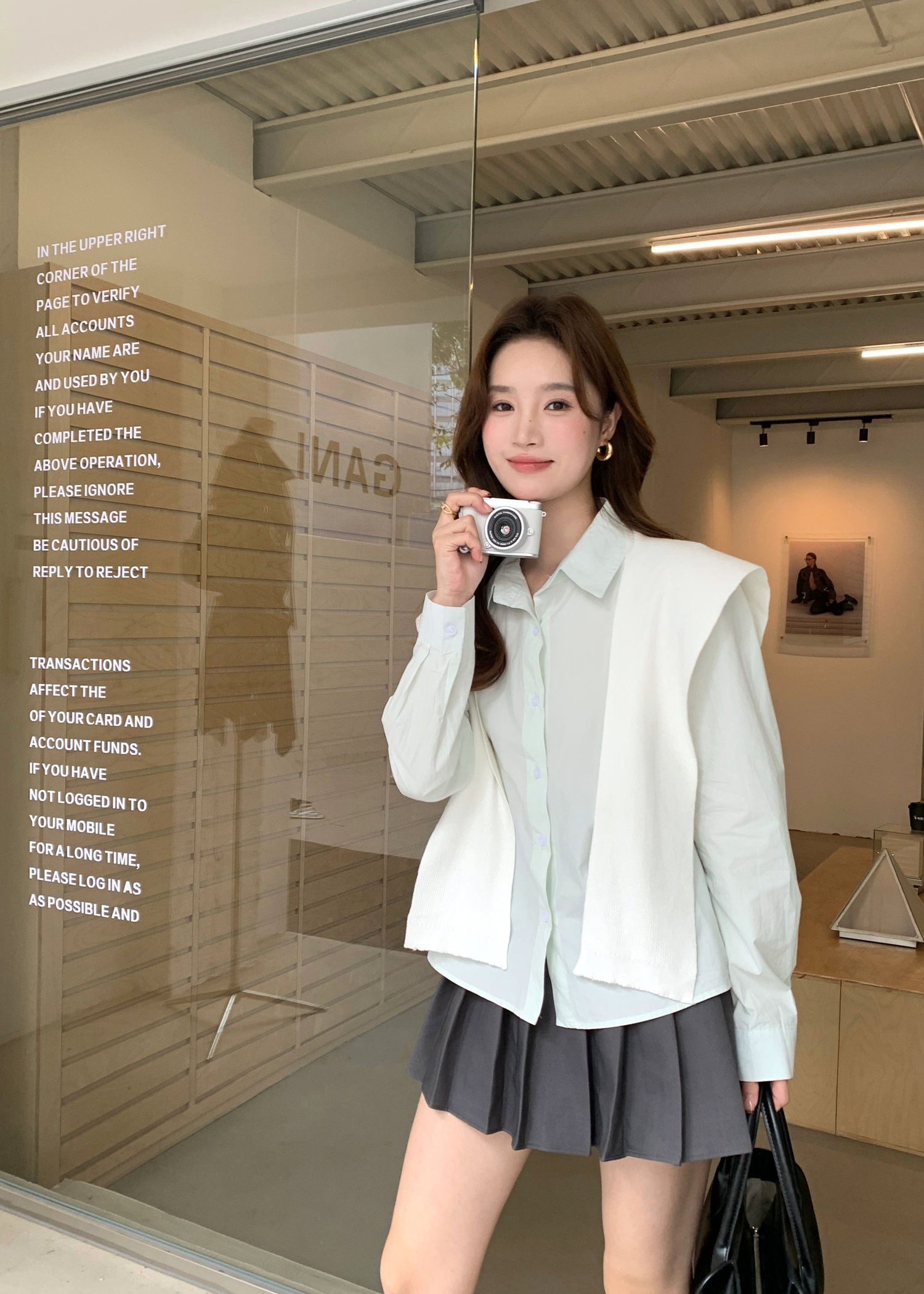 Laure Everyday Blouse in Milk Green